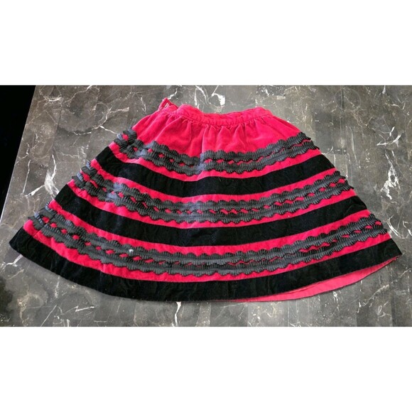 Childrens Place Red Black Velvet Skirt Girls Sz 5 Holiday Christmas Winter Warm - Picture 3 of 7